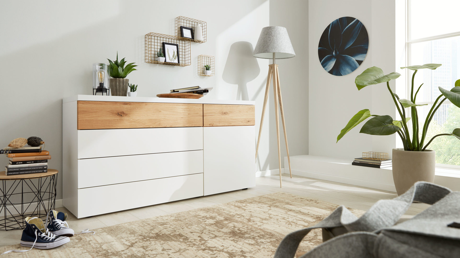 Kombikommode Thielemeyer | il aus Holz in Holzfarben Interliving Schlafzimmer Serie 1019 – Kombikommode 523045 Wildeiche & weißer Mattlack – vier Schubladen, eine Tür