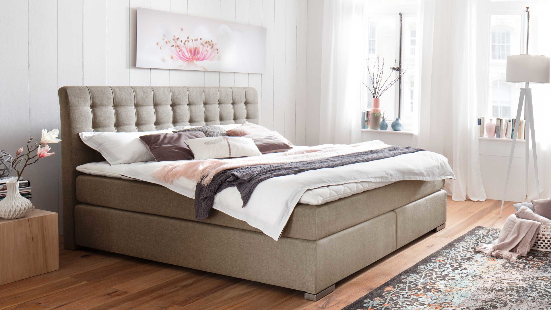 Boxspringbett Meise.möbel aus Stoff in Hellbraun Boxspringbett Lenno cremefarbener Bezug Hugo 1 & Eiche - Liegefläche ca. 140 x 200 cm
