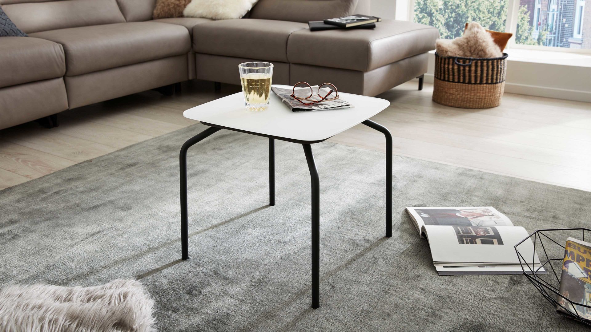 Couchtisch Interliving aus Glas in Weiß Interliving Couchtisch Serie 6204 – V470-1847L Weiß & Anthrazit – ca. 43 x 42 x 43 cm
