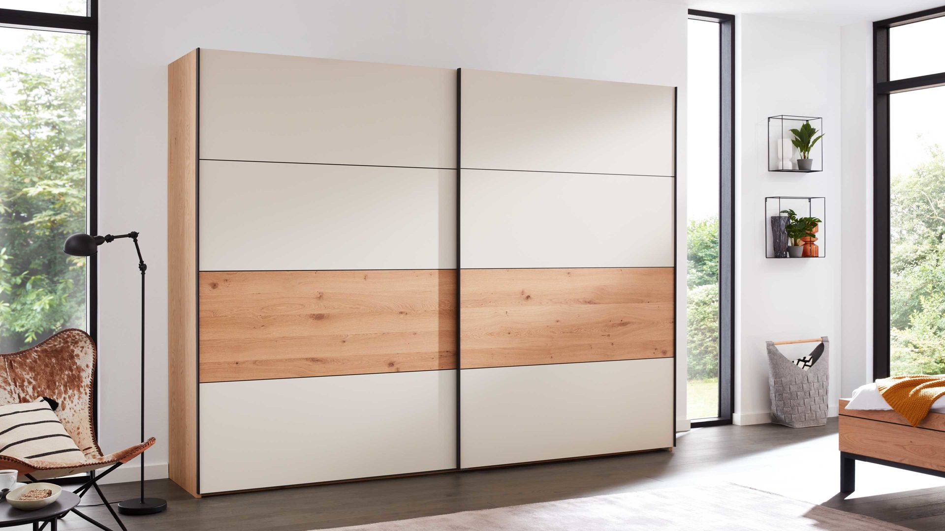 Kleiderschrank Interliving aus Holz in Beige Interliving Schlafzimmer Serie 1024 – Schwebetürenschrank Design 27,  Sand & Balkeneiche - zwei Türen, Breite ca. 271 cm