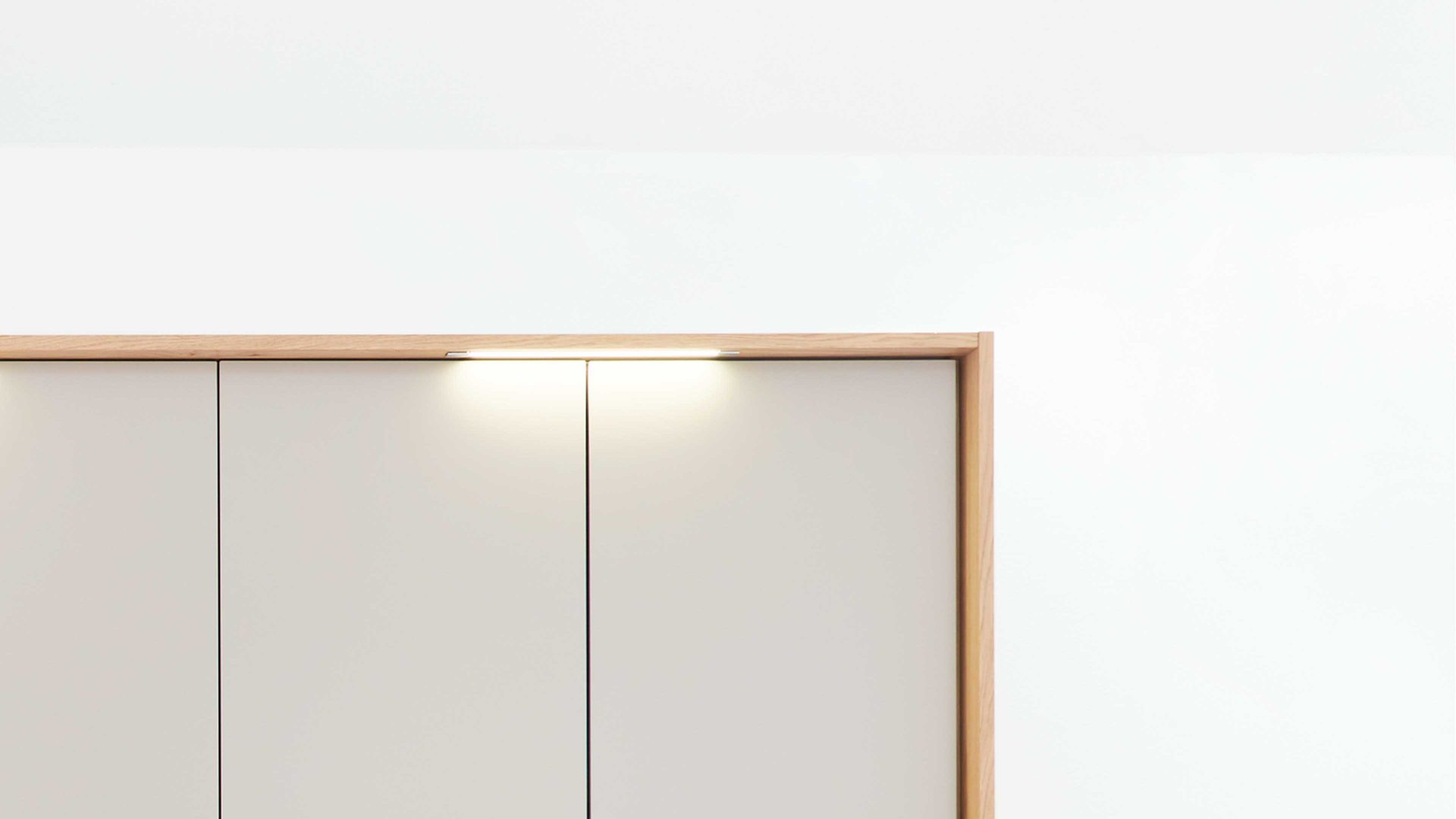 Möbelbeleuchtung Interliving aus Kunststoff in Weiß Interliving Schlafzimmer Serie 1023 – Stab-Beleuchtung eine Leuchte