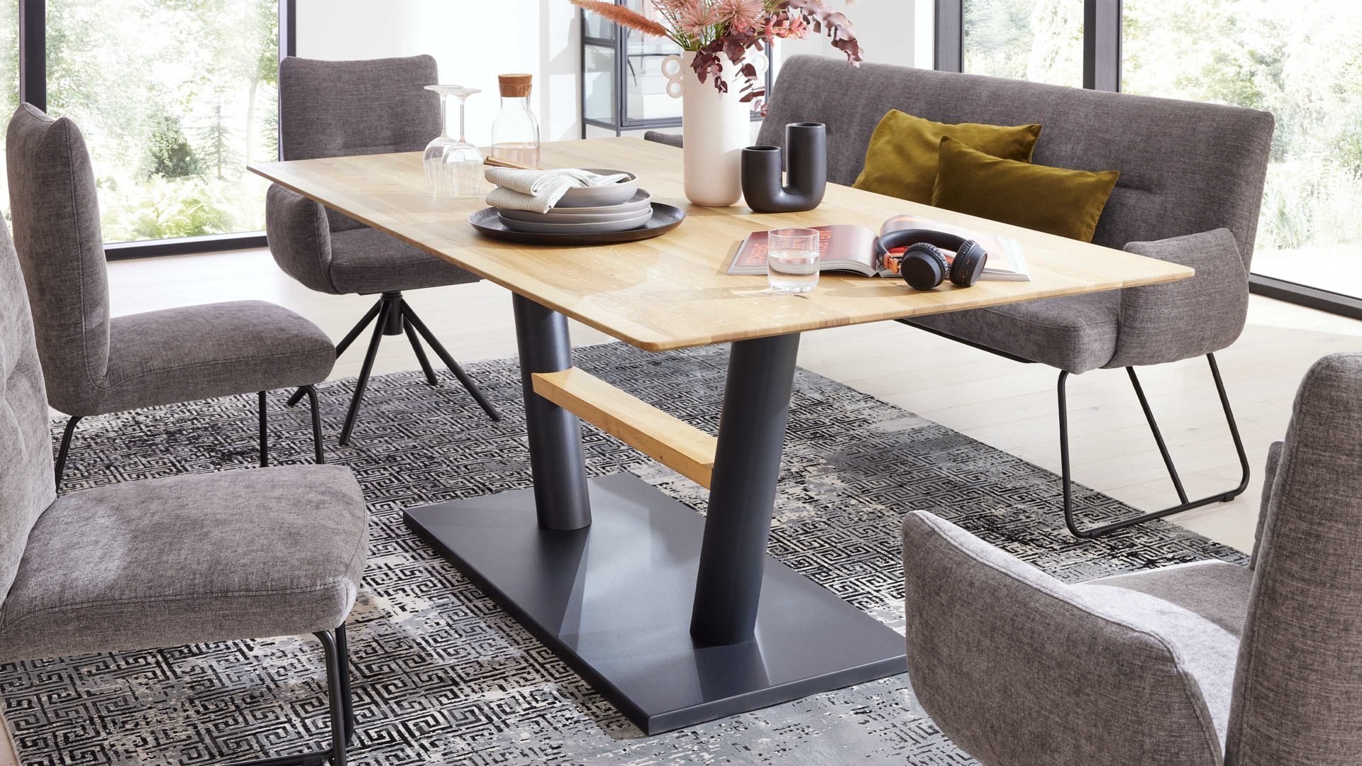 Esstisch Interliving aus Holz in Holzfarben Interliving Esszimmer Serie 5105 – Esstisch Charaktereiche & schwarzes Metall – ca. 180 x 100 cm