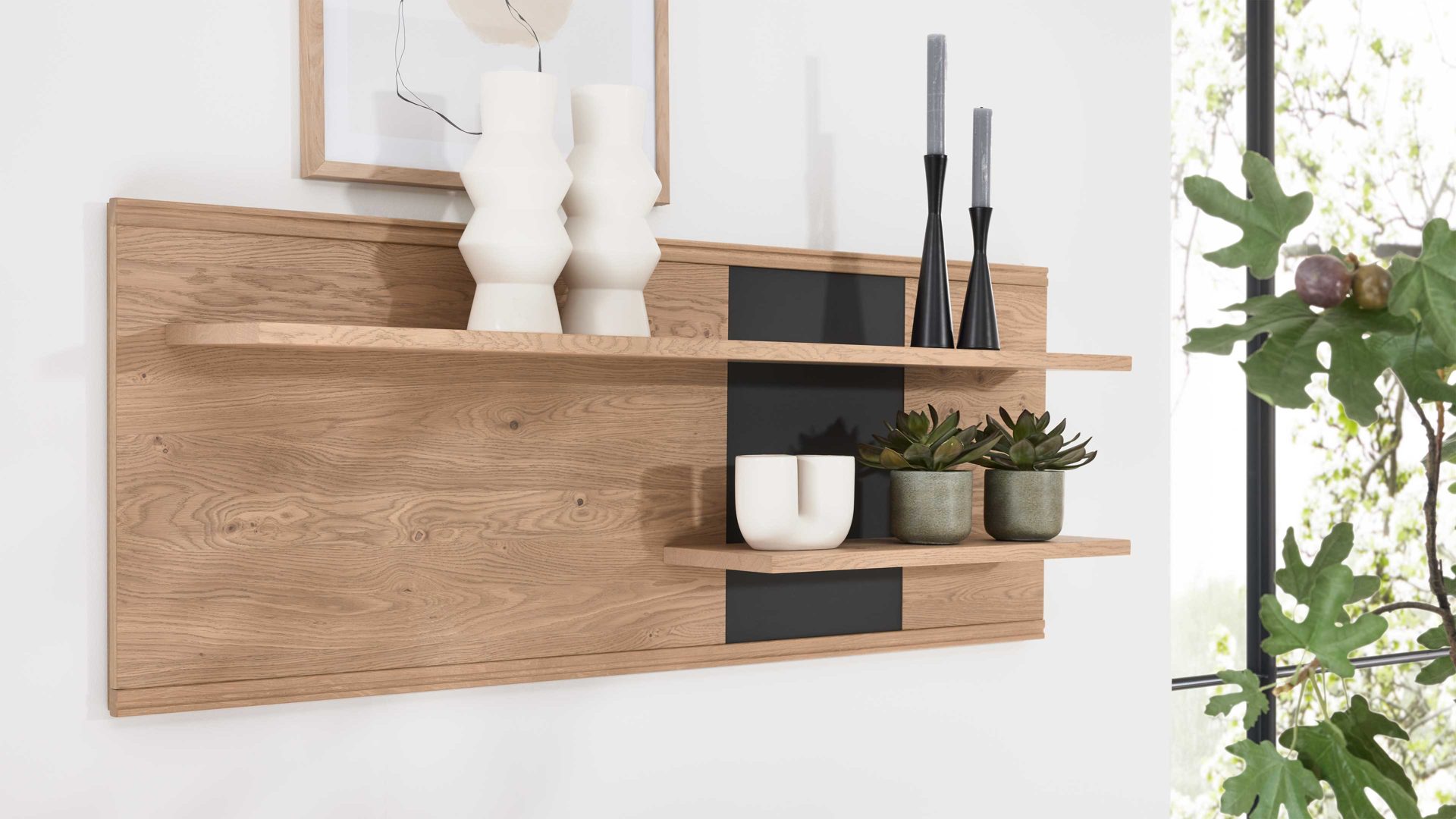 Wandregal Interliving aus Holz in Holzfarben Interliving Wohnzimmer Serie 2025 - Wandpaneel Wildeiche & Anthrazit - Höhe ca. 61 cm