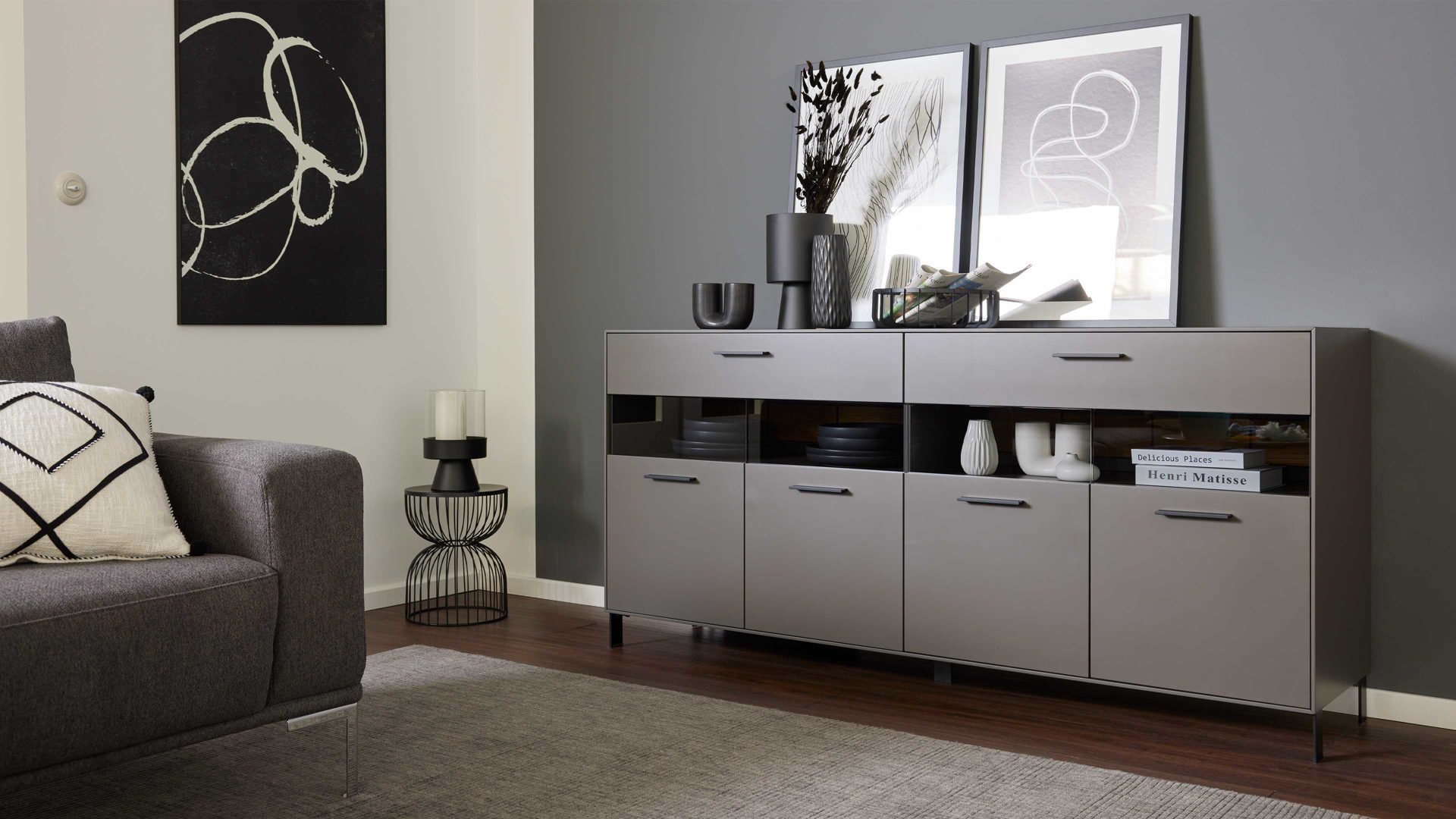 Sideboard Interliving aus Holz in Dunkelgrau  Wolfram Grey & Spaltholz - vier Türen, zwei Schubladen, Breite ca. 180 cm