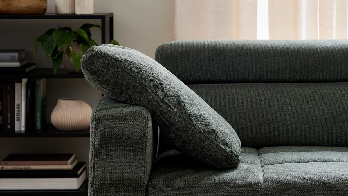 Einzelkissen Interliving aus Stoff in Grün Interliving Sofa Serie 4303 – Armlehnkissen moosfarbener Pfotenstoff Cyber - ca. 45 x 50 cm