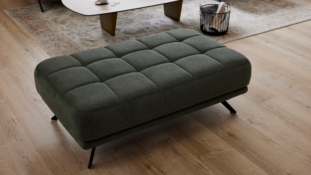 Polsterhocker Interliving aus Stoff in Grün Interliving Sofa Serie 4303 – XXL-Hocker moosgrüner Pfotenstoff Cyber - ca. 126 x 76 cm