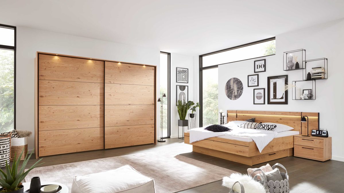 Komplettzimmer Interliving aus Holz in Holzfarben Interliving Schlafzimmer Serie 1024 – Komplettzimmer Design 24, vierteilig - Balkeneiche