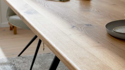 Esstisch Interliving aus Holz in Holzfarben Interliving Esszimmer Serie 5115 - Esstisch mit abgerundeten Kanten astige Eiche & anthrazitfarbenes Metall - ca. 160 x 90 cm