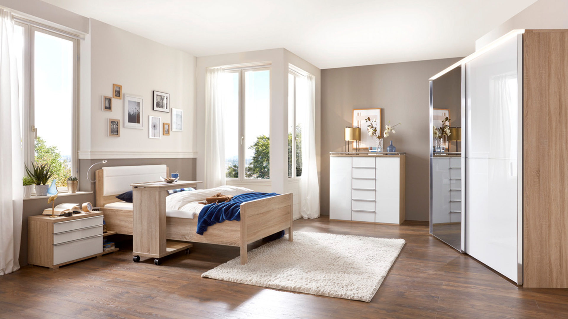 Nachtkommode Staud aus Holz in Weiß STAUD Smartliving - Nachtkommode Sonoma Eiche & Alpinweiß – drei Schubladen, Breiteca. 50 cm