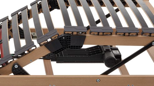 Lattenrost Interliving aus Holz in Holzfarben Interliving Lattenrost Serie 1952 - V6288 Smart zweifach motorisch mit Handschalter – Liegefläche ca. 90 x 200 cm