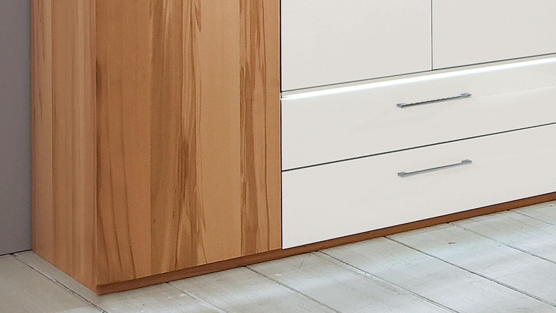 Kleiderschrank C. disselkamp aus Holz in Holzfarben C. DISSELKAMP Kleiderschrank - Drehtürenschrank Comfort-V Kernbuche & Weiß – vier Türen, zwei Schubladen, Breite ca. 180 cm