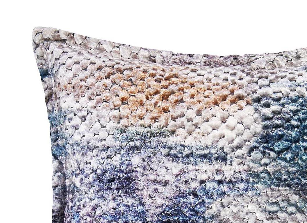 Kissenbezug /-hülle Done.® aus Stoff in Blau done.® Kissenhülle Cushion Glam Colour blau gemusterter Samt – ca. 45 x 45 cm