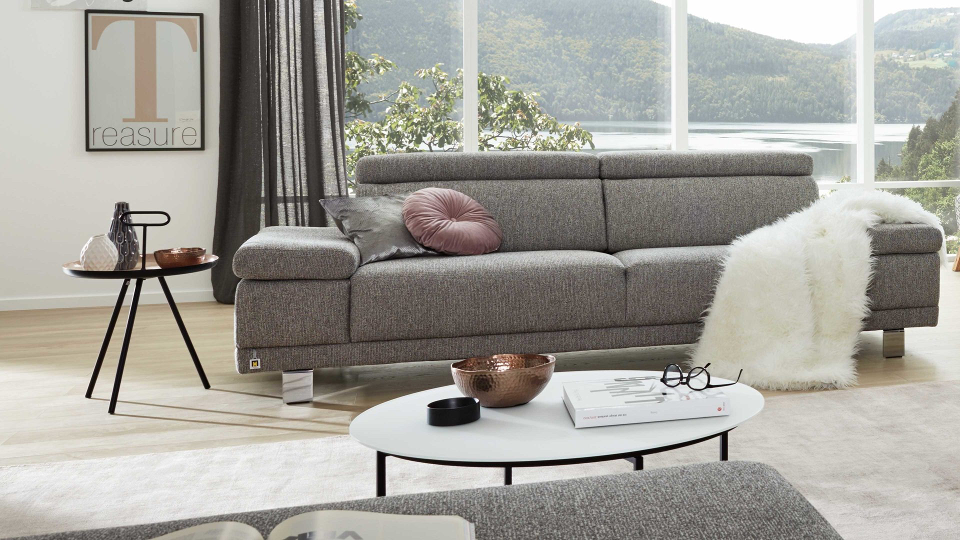 Dreisitzer Interliving aus Stoff in Grau Interliving Sofa Serie 4252 – Dreisitzer 12202 stahlfarbener Bezug Sneak 149 & Metallfüße – Länge ca. 250 cm