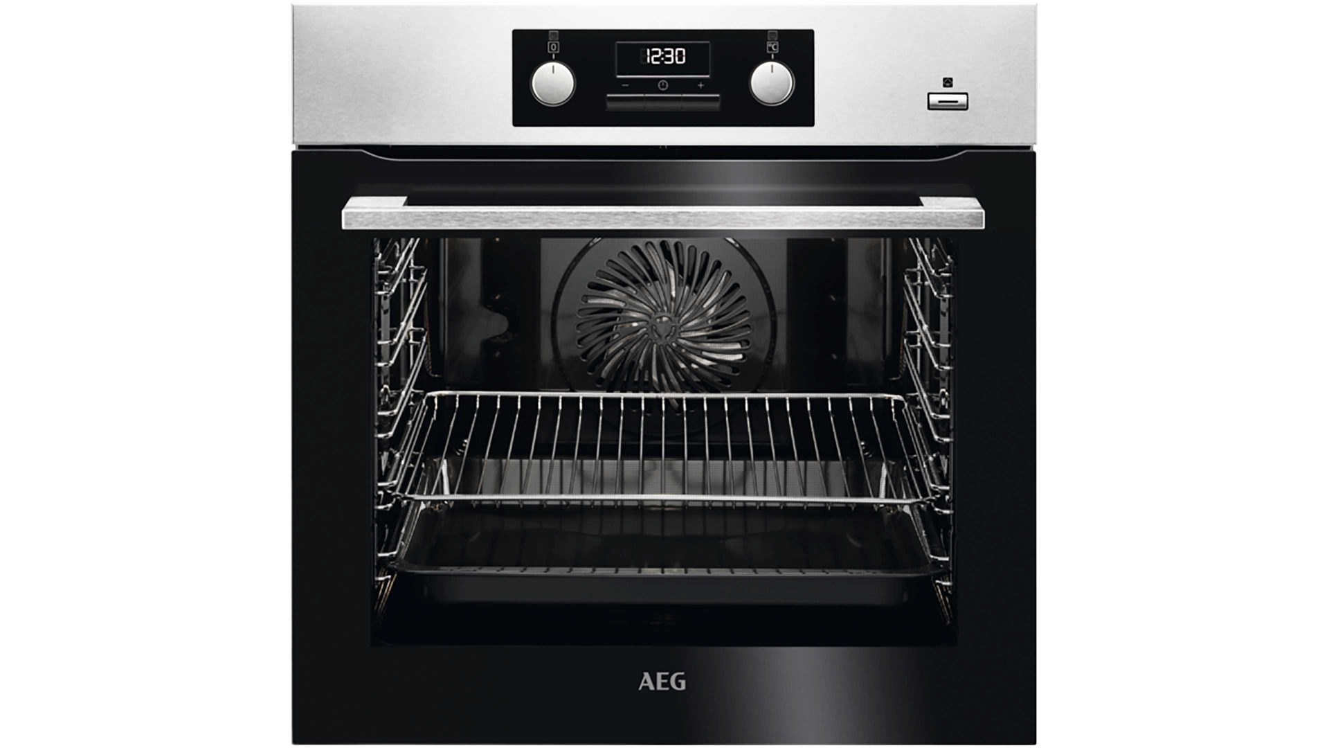 Einbauküche Interliving aus Holz in Schwarz Interliving Küche Serie 3024 mit AEG-Einbaugeräten Mattschwarz & Asteiche natur – zweizeilig