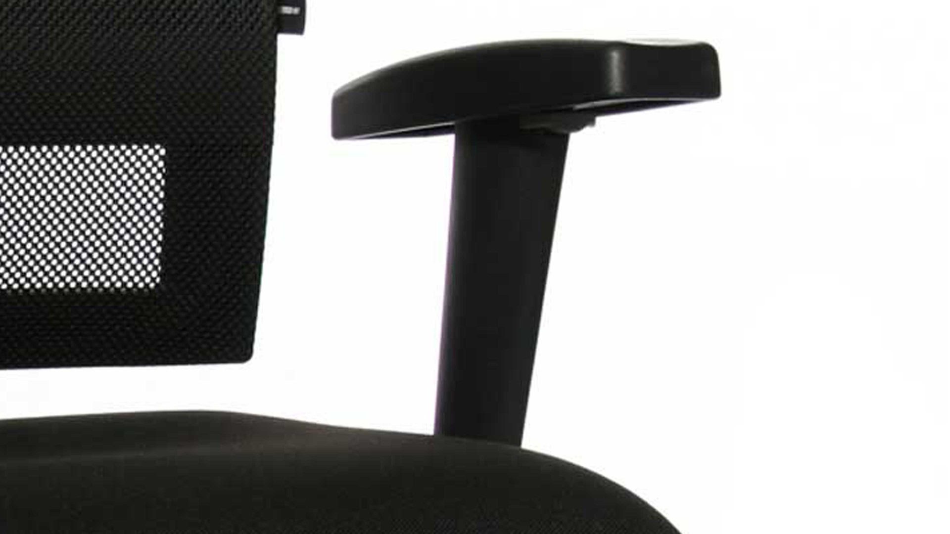 Drehstuhl OrthoSedis aus Stoff in Schwarz Drehstuhl orthoSedis 50 als Bürostuhl mit Sitzkomfort schwarzer Netzbezug TT200 & poliertes Aluminium-Fußkreuz