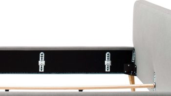 Bettgestell Meise.möbel aus Stoff in Hellgrau Polsterbettgestell Mattis hellgraues Flachgewebe Aspen 92 & Holzfüße - Liegefläche ca. 140 x 200 cm