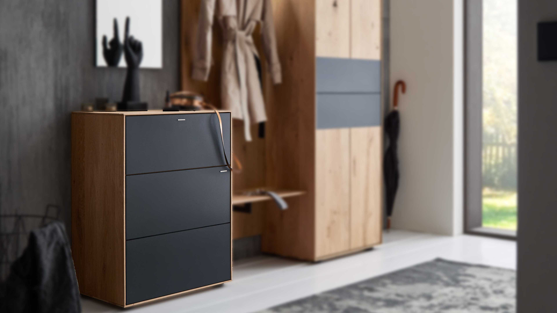 Kombikommode Hartmann aus Holz in Anthrazit hartmann Garderobenprogramm Runa - Kommode anthrazitfarbenes Metall & Kerneiche - eine Schublade, eine Tür links