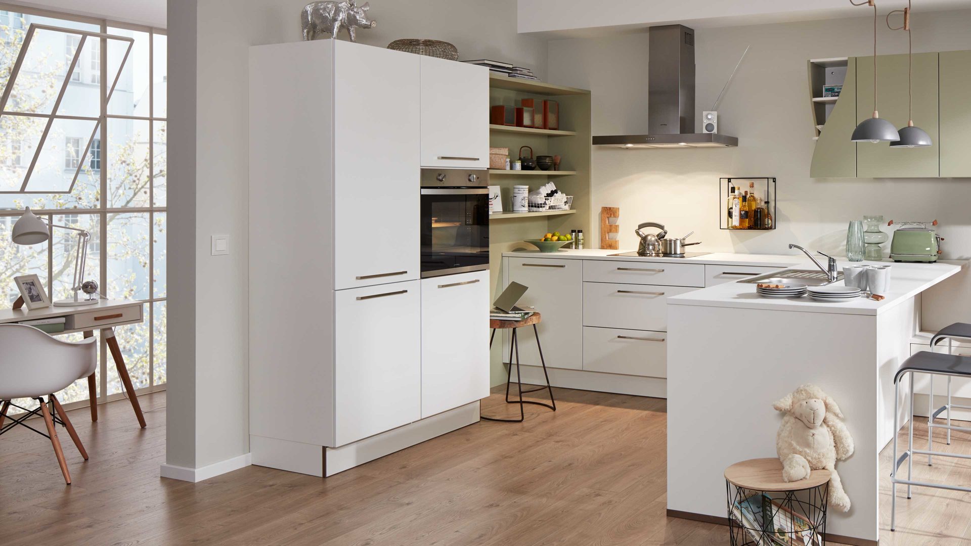 Einbauküche Interliving aus Holz in Weiß Interliving Küche Serie 3010 mit privileg Einbaugeräten Weiß & Avocado – vierzeilig