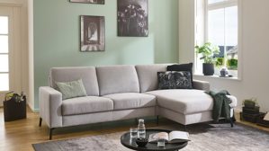 Ecksofa COMFORT SMART aus Stoff in Hellgrau COMFORT SMART Anuk - Ecksofa hellgrauer Bezug Simply Clean – Stellfläche ca. 241 x 166 cm
