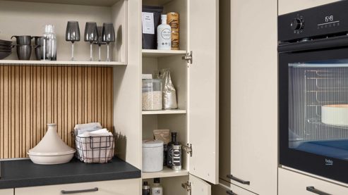 Einbauküche Nobilia® aus Holz in Beige nobilia® Einbauküche Easytouch mit Elektrogräten Sand & Stripewood light - Stellfläche ca. 350 x 340 cm