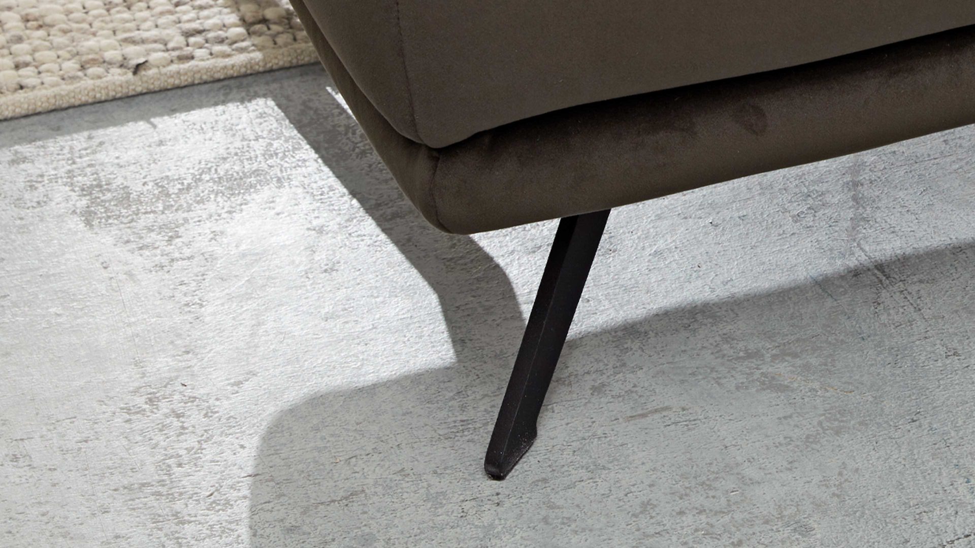 Ecksofa Interliving aus Stoff in Dunkelgrün Interliving Sofa Serie 4303 – Ecksofa olivfarbene Wirkware Salsa - Stellfläche ca. 323 x 190 cm