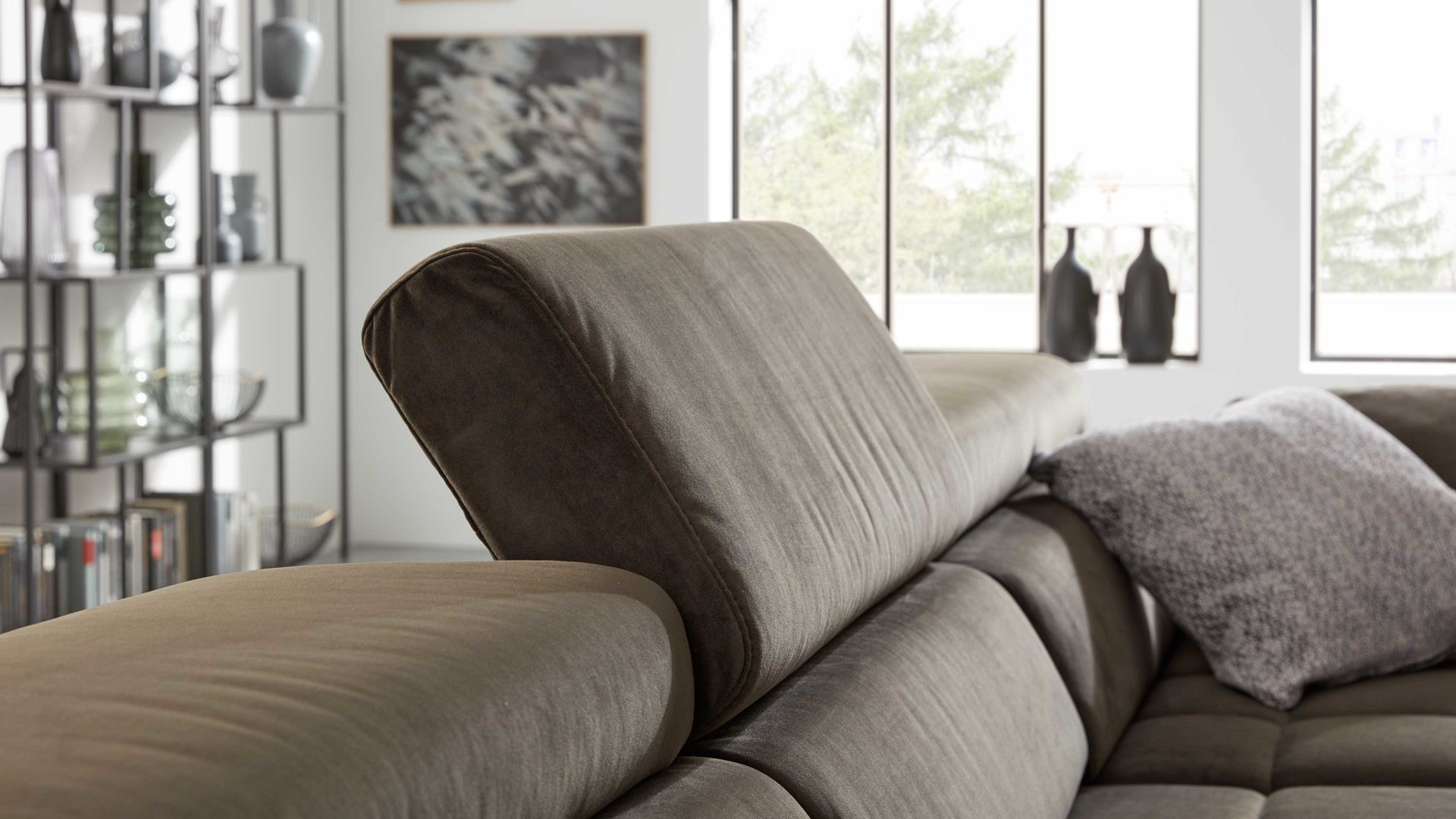 Ecksofa Interliving aus Stoff in Dunkelgrün Interliving Sofa Serie 4303 – Ecksofa olivfarbene Wirkware Salsa - Stellfläche ca. 323 x 190 cm