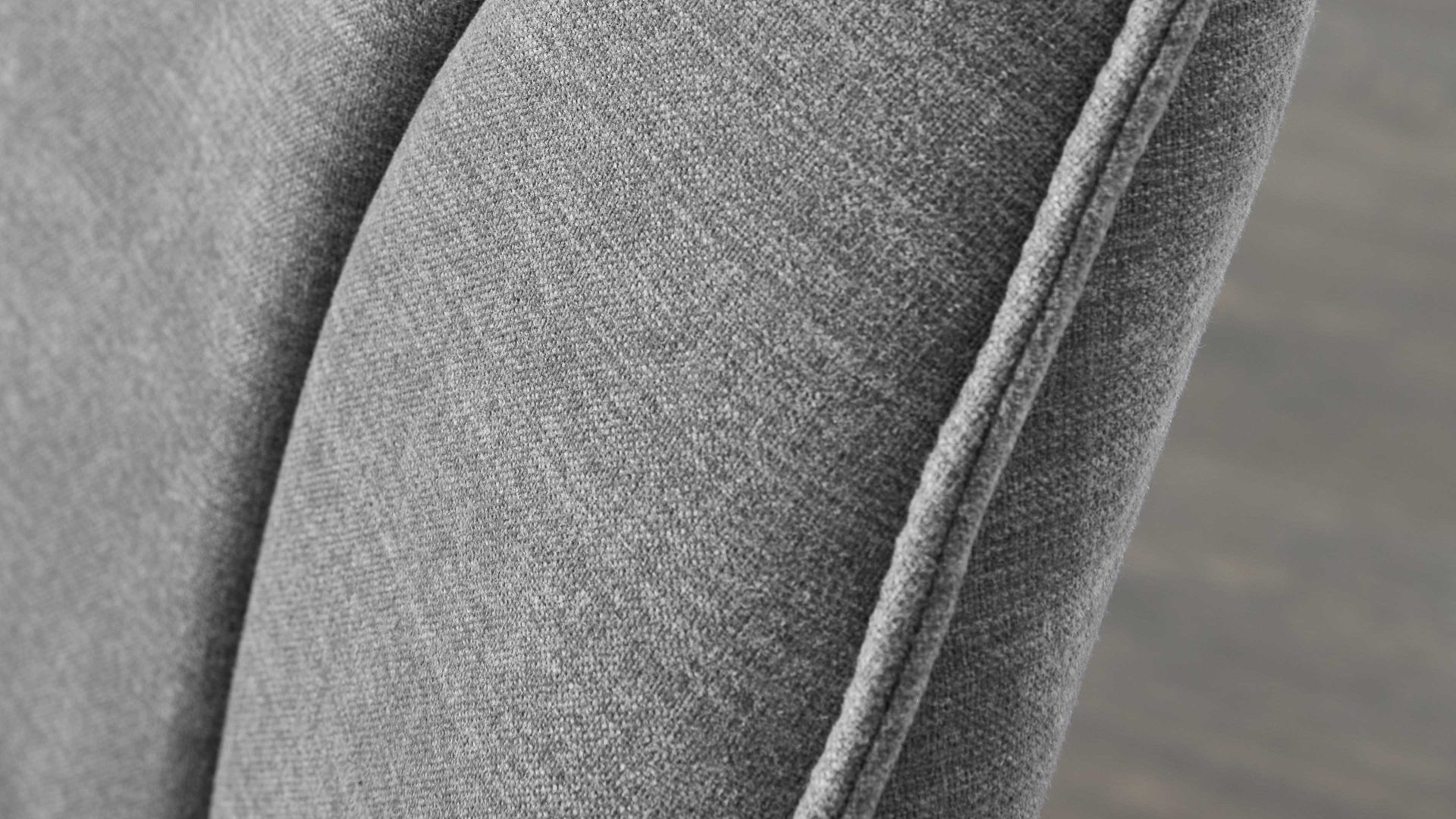 Polsterstuhl Interliving aus Stoff in Grau Interliving Esszimmer Serie 5102 – Armlehn-Polsterstuhl kieselfarbener Webstoff Tirol 489 & Eiche