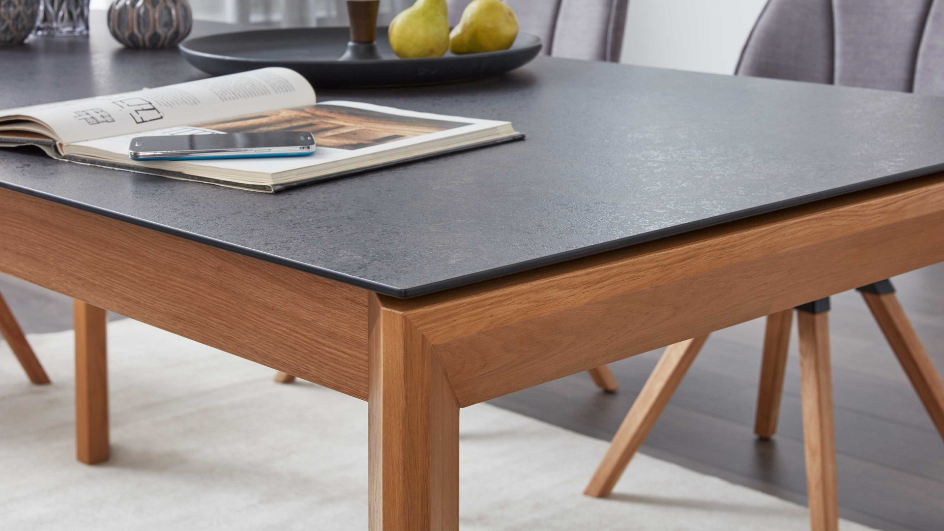 Auszugtisch Interliving aus Holz in Grau Interliving Esszimmer Serie 5102 – Auszugtisch granitfarbenes HPL & Wildeiche – ca. 180-280 x 90 cm