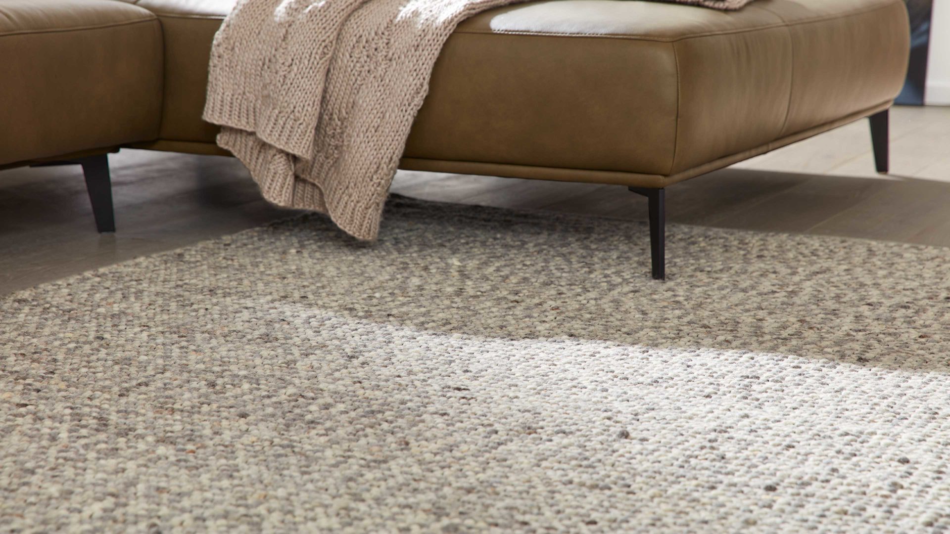 Handwebteppich Interliving aus Naturfaser in Hellgrau Interliving Teppich Serie B-8001 steinfarbene Schurwolle – ca. 200 x 240 cm