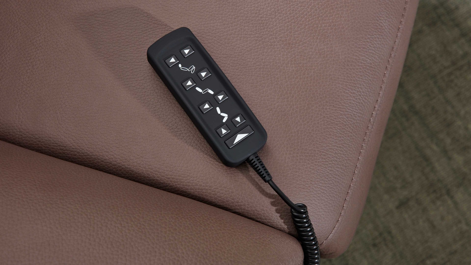 Relaxsessel Interliving aus Leder in Braun Interliving Sessel Serie 4550 - Sessel zwei Motoren & Aufstehhilfe - kokosfarbenes LongLife-Leder & edelstahlfarbener Tellerfuß