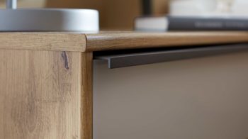 Nachtkommoden-Set Interliving aus Holz in Hellgrau Interliving Kleiderschrank Serie 1205 – Nachtkonsolen-Set 527 Champagner & Eiche Bianco – zweiteilig