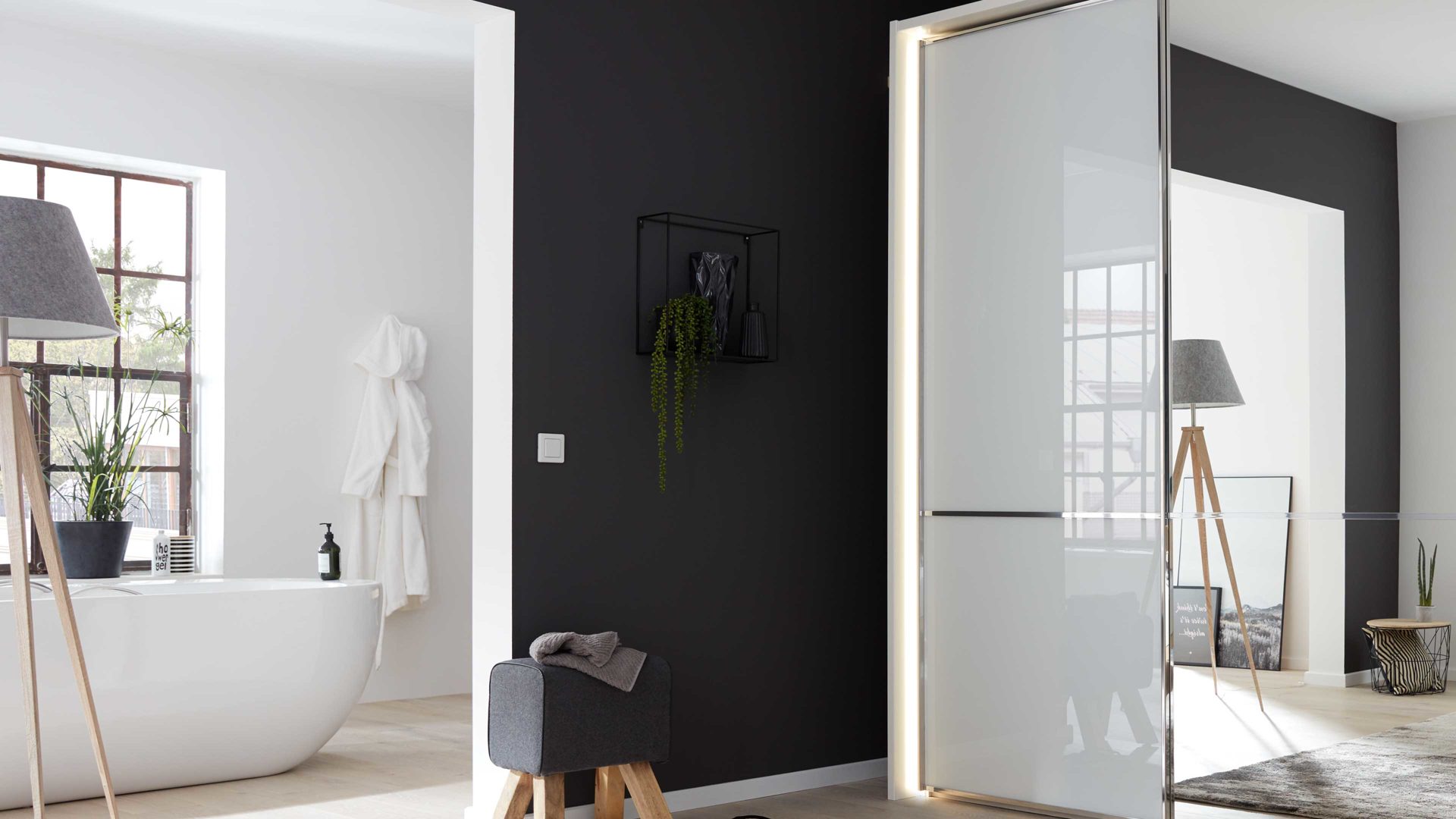 Möbelbeleuchtung Interliving aus Kunststoff in Weiß Interliving Kleiderschrank Serie 1205 – Stollenbeleuchtung 100 passend für ca. 216 cm Höhe