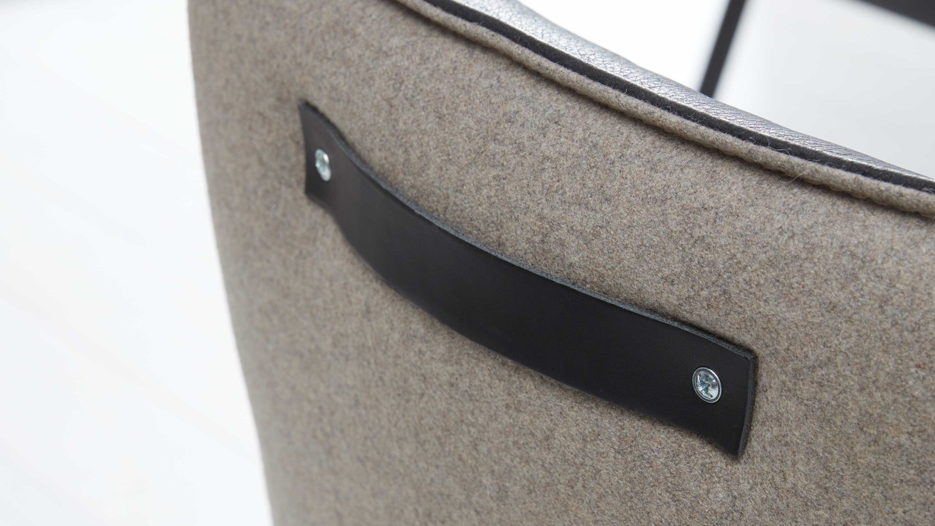 Polsterstuhl Koinor aus Leder in Dunkelgrau KOINOR Armlehnstuhl Kleo dunkles Leder India omega & Lodenbezug 27, Wildeiche natur