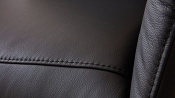 Relaxsessel comfortmaster besser sitzen, liegen, leben aus Leder in Schwarz Comfortmaster Fernsehsessel 9720 teerfarbenes LongLife-Rusticaleder  & edelstahlfarbener Tellerfuß