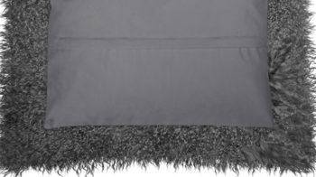 Kissenbezug /-hülle Magma sitting point aus Fell in Anthrazit MAGMA Kissenhülle Pamina anthrazitfarbenes Tibet-Lammfell - ca. 40 x 40 cm