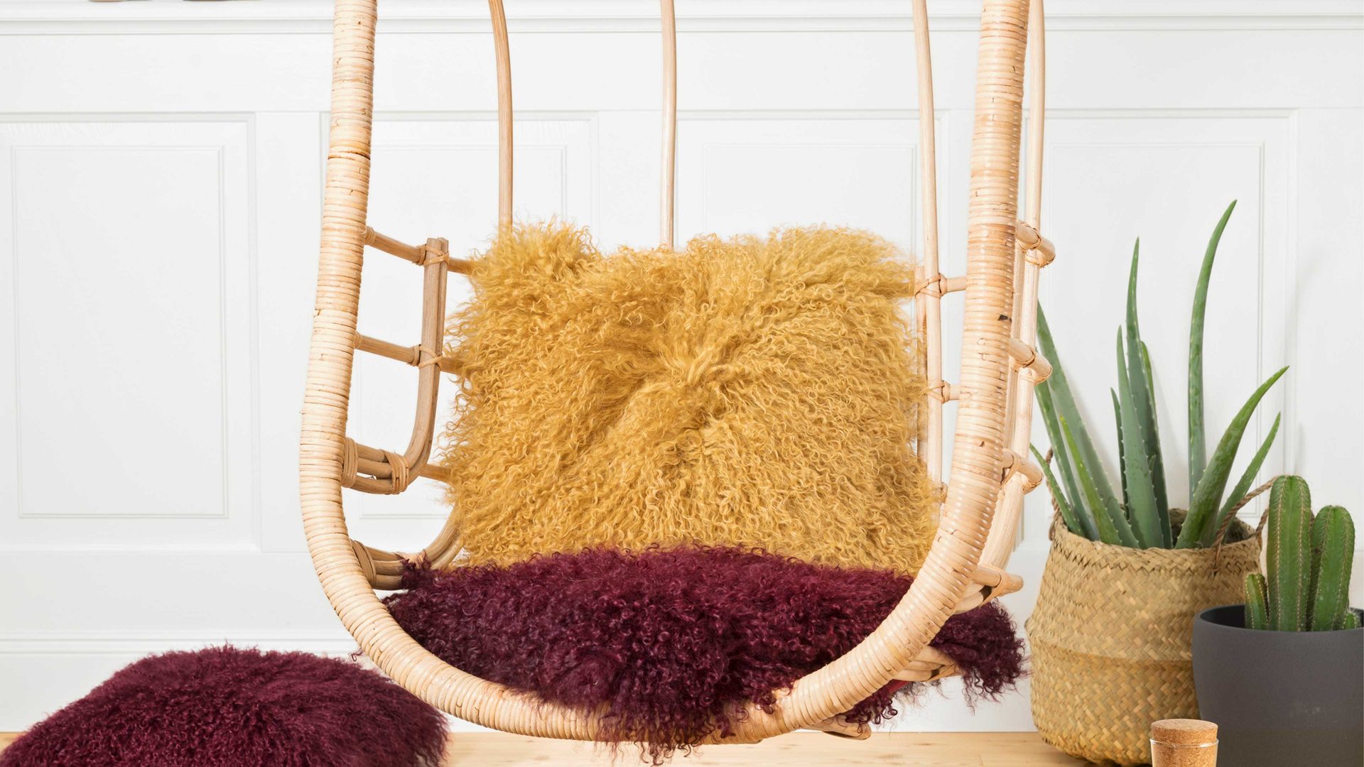 Kissenbezug /-hülle Magma sitting point aus Fell in Gelb MAGMA Kissenhülle Pamina maisfarbenes Tibet-Lammfell - ca. 40 x 40 cm