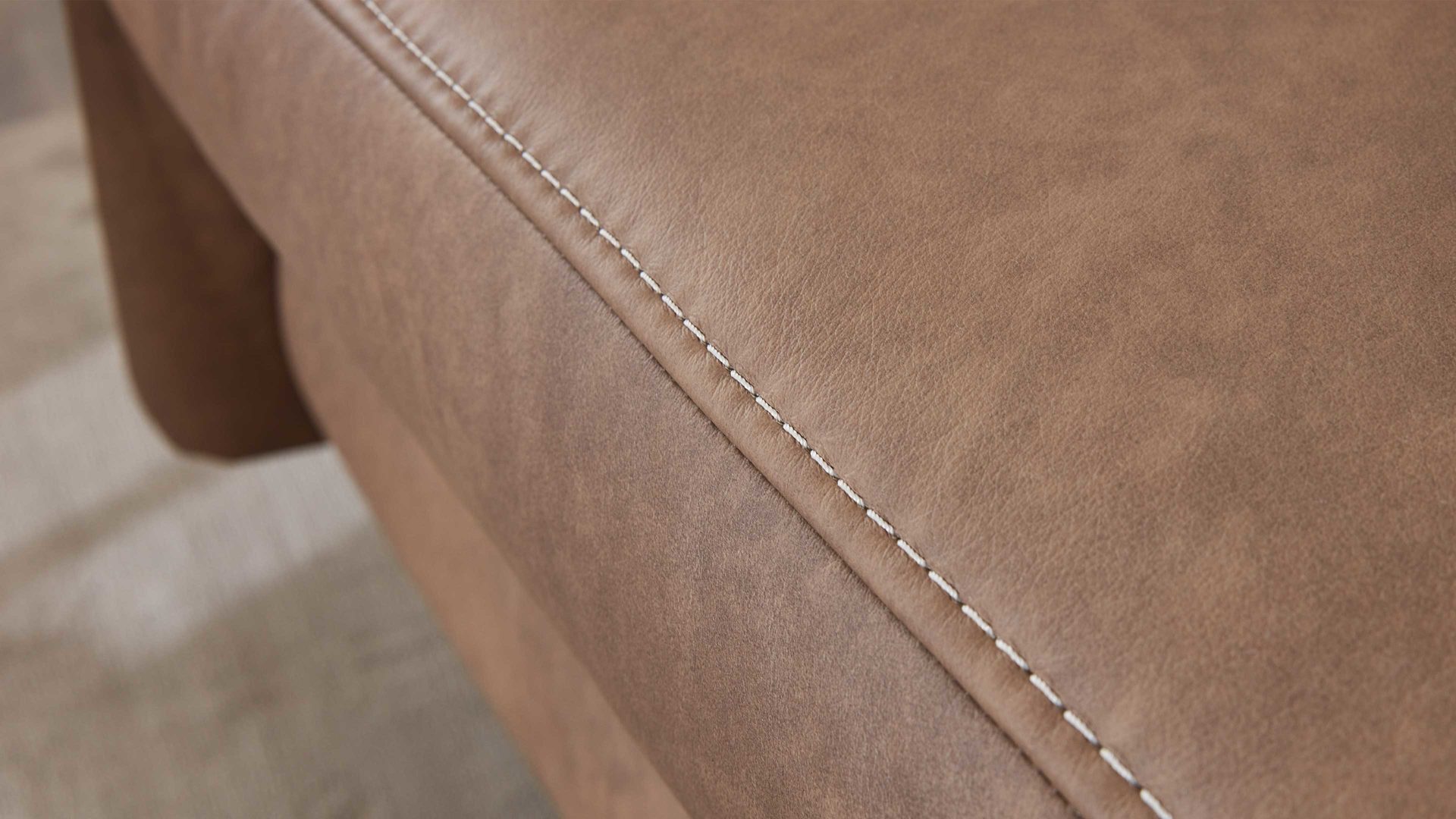 Relaxsessel comfortmaster besser sitzen, liegen, leben aus Leder in Hellbraun Comfortmaster 7180 - Relaxsessel 24E44 motorisch - wüstenfarbenes LongLife-Leder & anthrazitfarbener Sternfuß