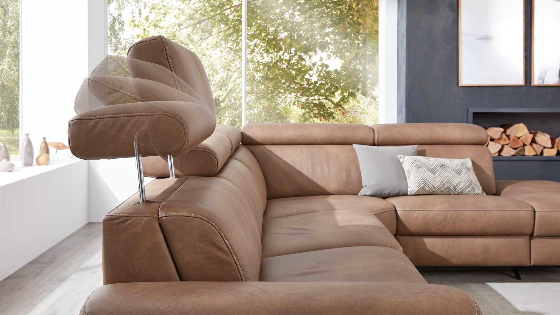 Ecksofa comfortmaster besser sitzen, liegen, leben aus Leder in Hellbraun Comfortmaster 1180 Spektra - Ecksofa mit Wall-Free wüstenfarbenes LongLife-Leder - Stellfläche ca. 280 x 239 cm