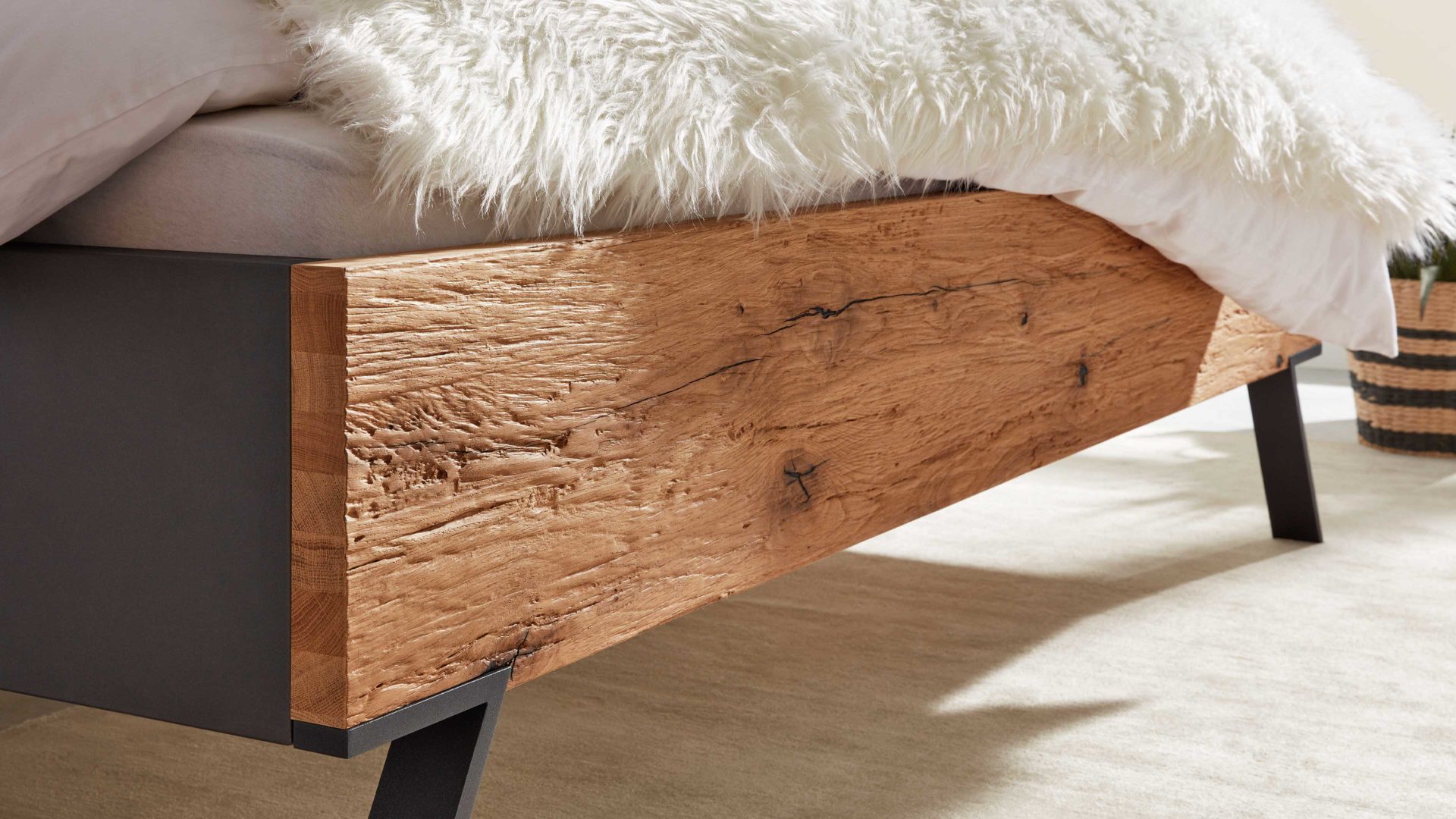 Bettgestell Interliving aus Holz in Dunkelgrau Interliving Schlafzimmer Serie 1025 – Bettgestell 530331 Liegefläche ca. 160 x 200 cm - Graphit & Balkeneiche gehackt