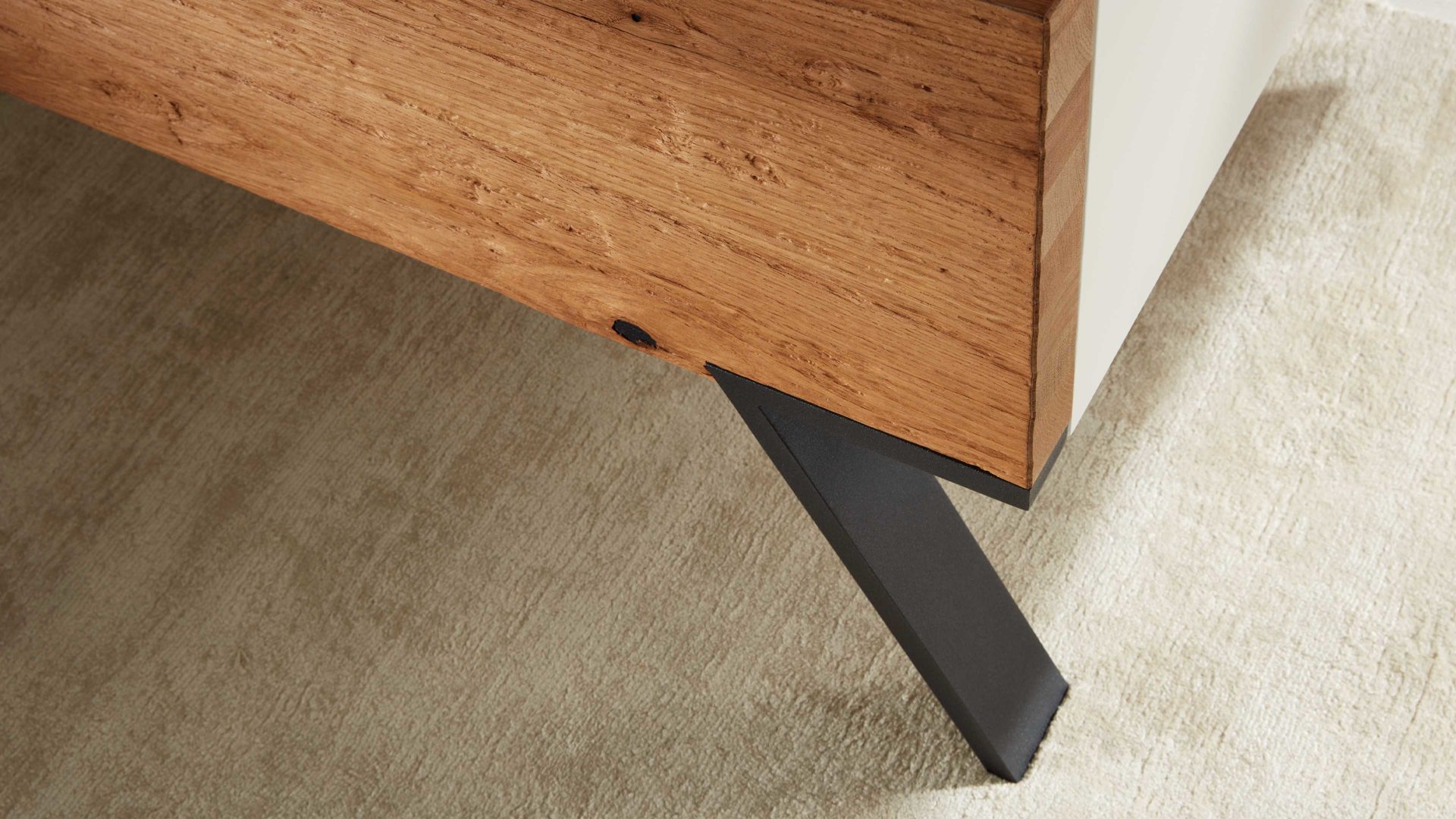 Bettgestell Interliving aus Holz in Weiß Interliving Schlafzimmer Serie 1025 – Bettgestell Weiß & Balkeneiche gehackt - Liegefläche ca. 160 x 200 cm