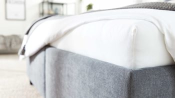 Polsterbett Interliving aus Stoff in Grau Interliving Bettsystem Serie 1414 - Polsterbett Variante 3 elefantgrauer Stoffbezug ENF 29 - Liegefläche ca. 180 x 200 cm