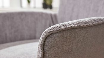 Polsterstuhl Interliving aus Stoff in Hellgrau Interliving Esszimmer Serie 5111 – Schalensessel platinfarbene Bezugkombi 959 & schwarzes Eisen