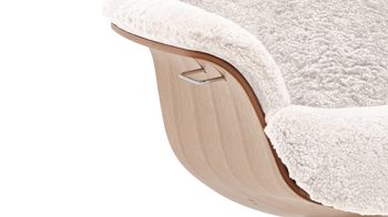 Relaxsessel Conform® aus Fell in Weiß CONFORM® Relaxsessel Timeout mit Schaffell weißes Schaffell & Eichefurnier