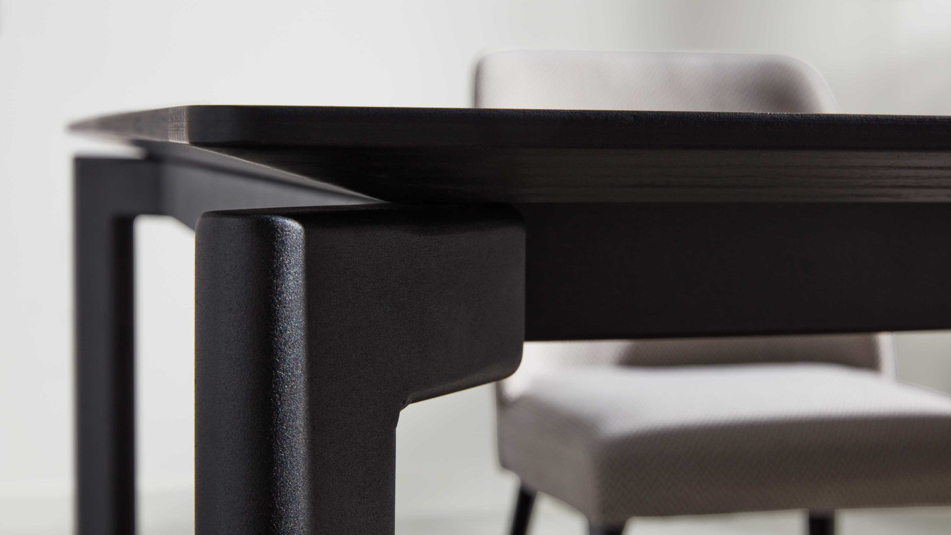 Auszugtisch Interliving aus Holz in Schwarz Interliving Esszimmer Serie 5110 - Auszugtisch mattschwarzes Eichefurnier - ca. 180 - 280 x 90 cm