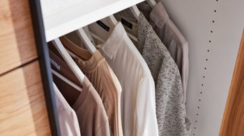 Kleiderschrank Interliving aus Holz in Grau Interliving Schlafzimmer Serie 1024 – Schwebetürenschrank 982724 Design 25,  Taupe & Balkeneiche - zwei Türen, Breite ca. 271 cm