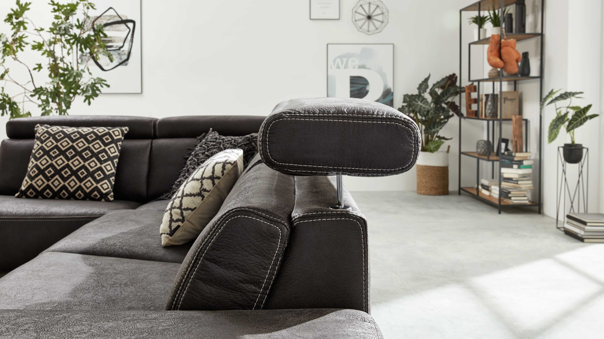 Funktion Interliving aus Metall in Transparent Interliving Sofa Serie 4252 – Kopfteilverstellung manuelle Funktion