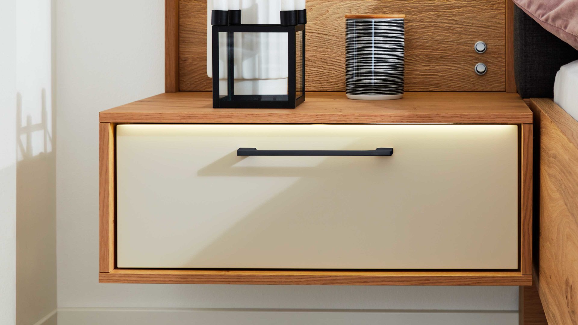 Möbelbeleuchtung Interliving aus Kunststoff in Weiß Interliving Schlafzimmer Serie 1023 – Vorderkantenbeleuchtung Breite ca. 64 cm