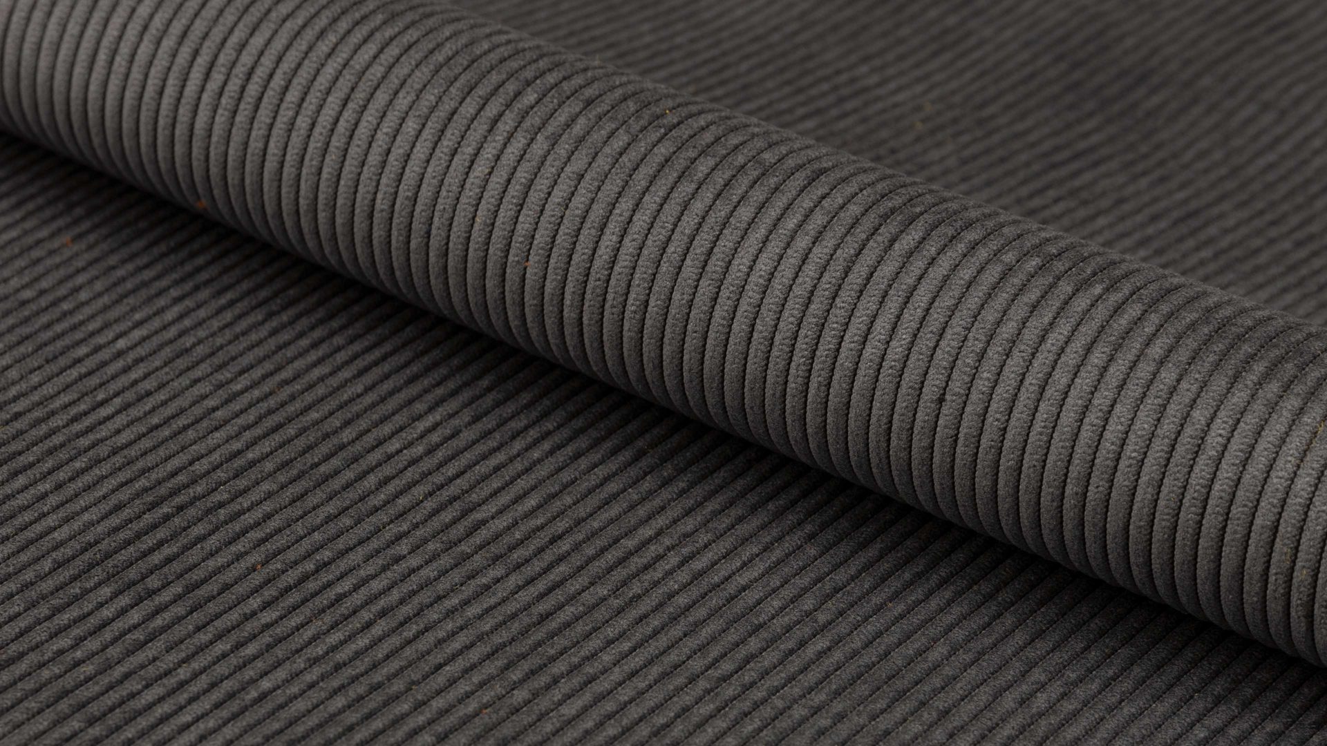 Vierfußstuhl Actona group aus Stoff in Anthrazit Polsterstuhl Eris anthrazitfarbener Feincord Wind 40 & schwarze Metallfüße