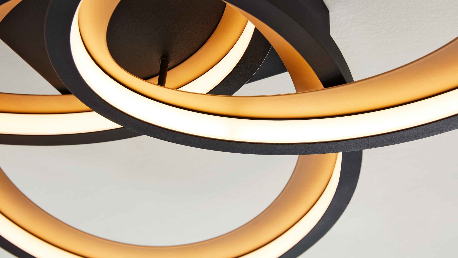 Deckenleuchte Interliving aus Metall in Schwarz Interliving Leuchten Serie 9337 - Deckenleuchte Mattschwarz & Gold – ca. 69 x 60 cm