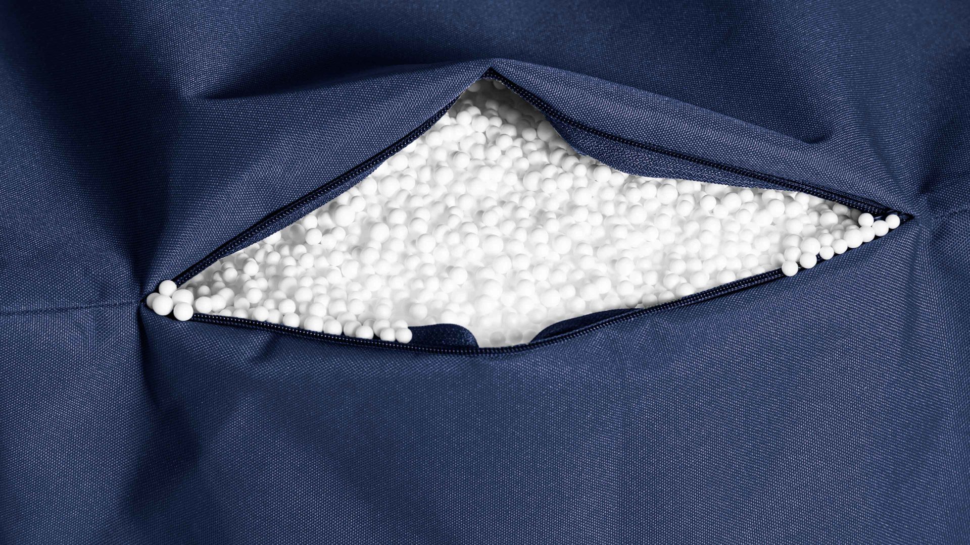 Sitzsack-Hocker Magma sitting point aus Kunstfaser in Jeansblau SITTING POINT Sitzsack-Hocker dotcom scuba® als Kleinmöbel jeansblaue Kunstfaser – Durchmesser ca. 50 cm